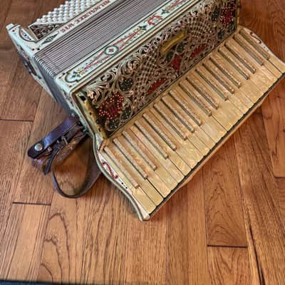 Patti Bros Milwaukee Wisc. Accordion Vintage Sold AS IS Project image 1