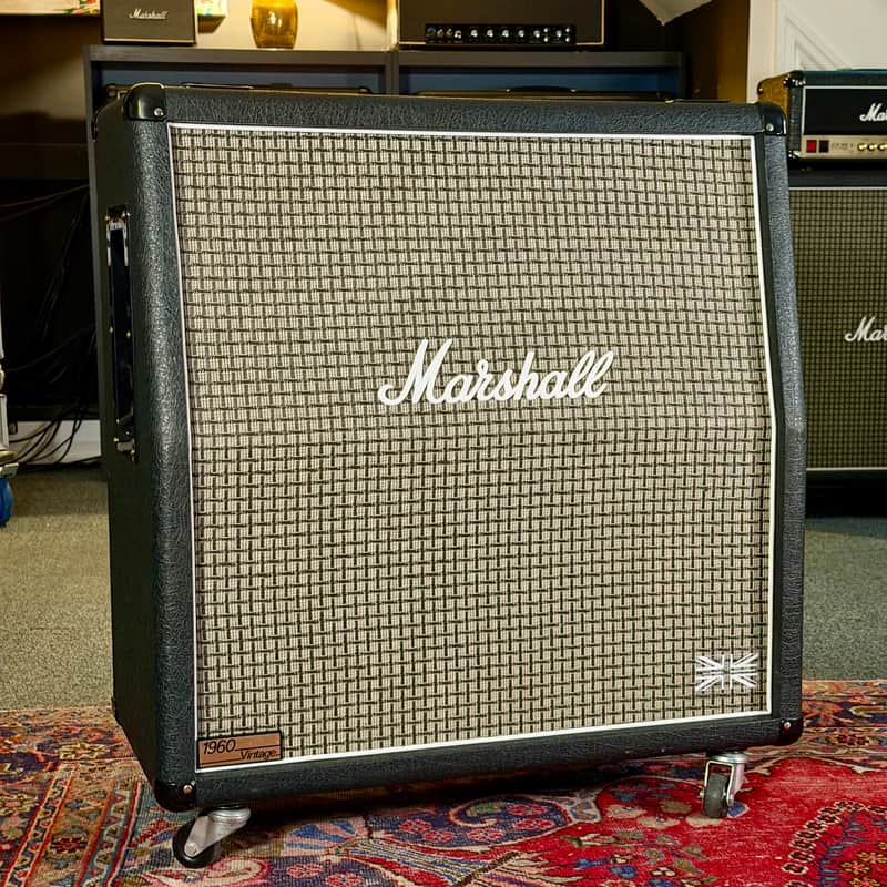 Marshall 1960AV Vintage 280-Watt 4x12" Angled Guitar Speaker Cabinet