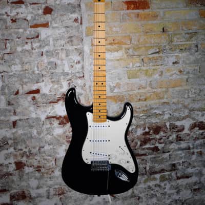 2012 - Fender Stratocaster Roland ready - Black image 4