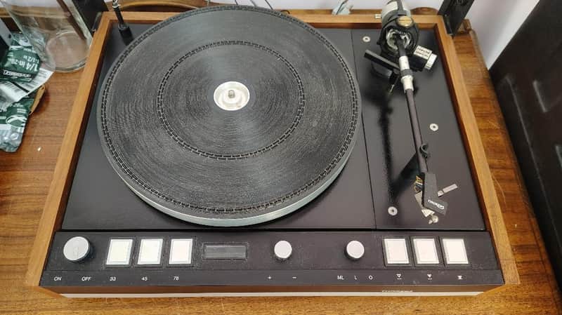 Thorens TD126 turntable in very good condition - 1980's image 1