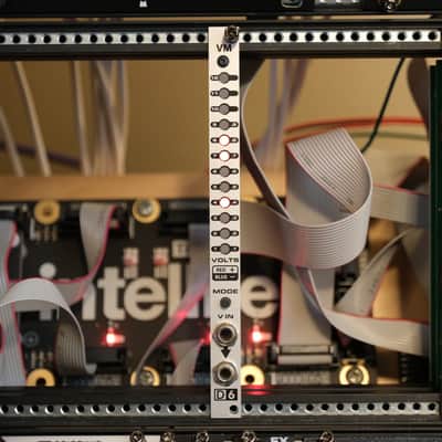 Division 6 VM // compact Eurorack voltage meter image 3