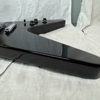 Gibson DSVE00EBCH1 '80s 1980s Flying V Guitar with Case 2023 - Ebony / Black image 20