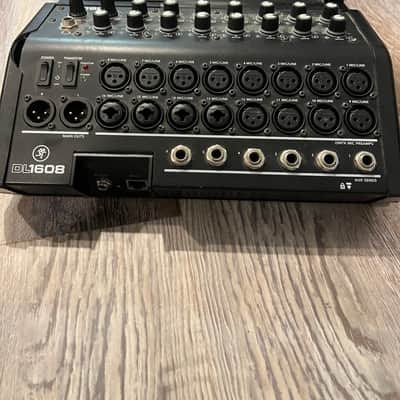 Mackie DL1608 16-Channel Wireless Digital Mixer with 30 pin and lightning adaptor image 4