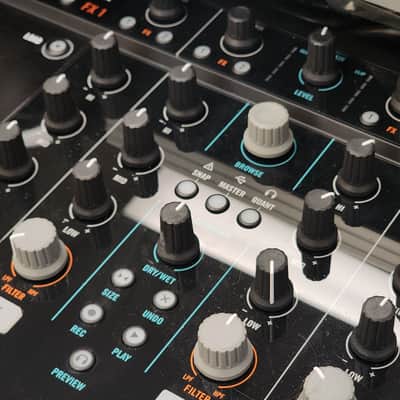 Native Instruments Traktor Kontrol S4 MK2 2010s - Black image 4