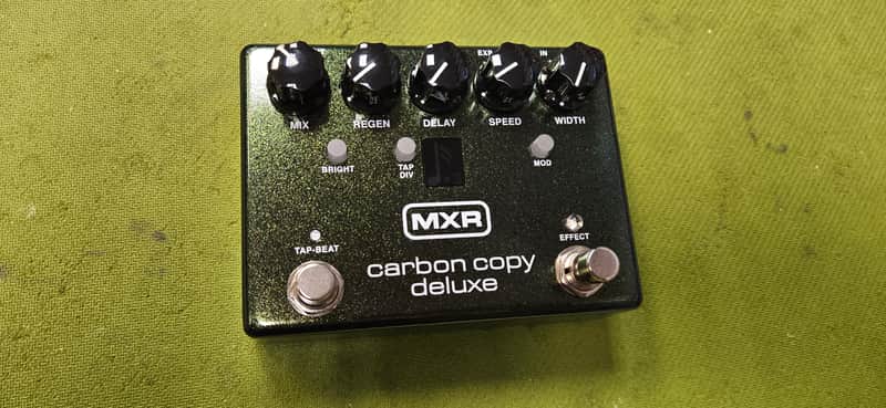 MXR Carbon Copy Deluxe Analog Delay image 1