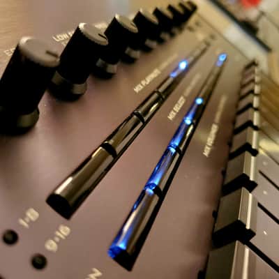 MUST SEE!!! KORG KRONOS X 73 FULLY INSPECTED/SERVICED AND IN AMAZING CONDITION! image 12
