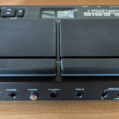 Alesis SamplePad 4 Compact 4-Pad Percussion and Sample-Triggering Instrument 2020s - Black image 3
