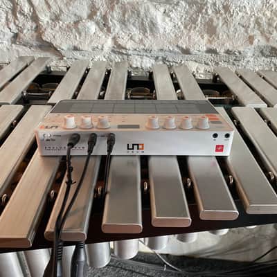 IK Multimedia UNO Drum Analog/PCM Drum Machine 2019 - Present - White / Black image 2