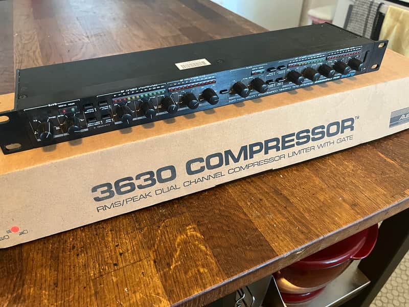 Alesis 3630 Dual-Channel Compressor / Limiter with Gate | Reverb