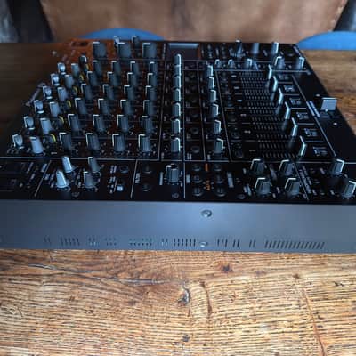 Pioneer DJM-V10 - Excellent condition, boxed image 5