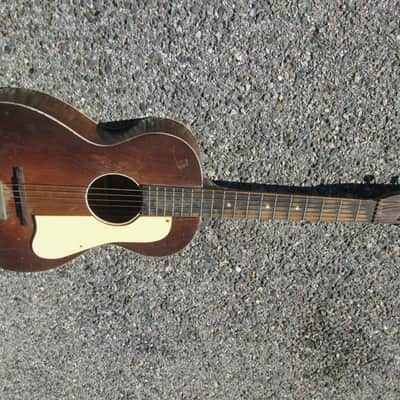 Vintage '30s Unlabeled Harmony Parlor USA Guitar ! DECENT NECK. NICE POTENTIAL! image 2