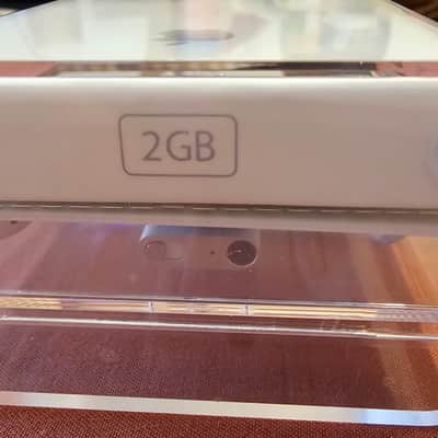 Apple iPod Shuffle 2GB  in Original Packaging image 2