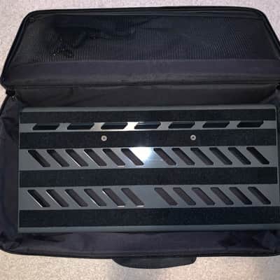 Gator GPB-BAK Large Aluminum Pedalboard with Carry Bag image 8
