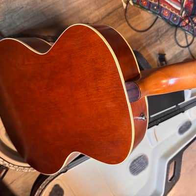 Godin 5th Avenue Kingpin 2010s - Cognac Burst image 2
