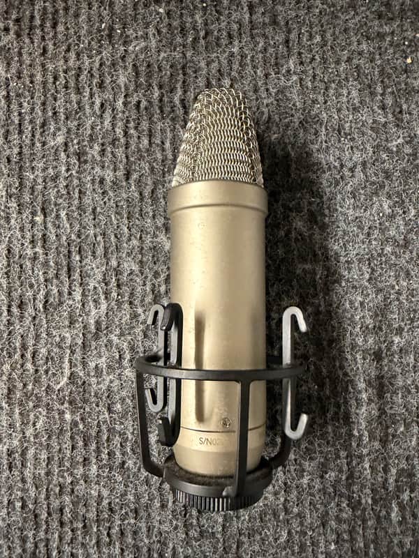 RODE NT1-A Large Diaphragm Cardioid Condenser Microphone 2002 - Present - Silver image 1