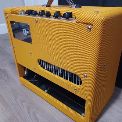 Fender Blues Junior Lacquered Tweed 15-Watt 1x12" Guitar Combo Lacquered Tweed image 2