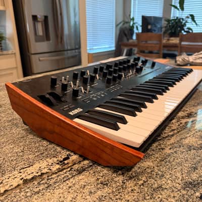Korg Prologue 8 Polyphonic 49-Key 8-Voice Analog Synthesizer 2018 - Present - Black/Wood image 2