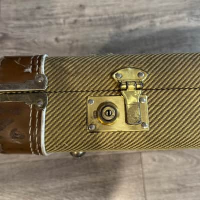Fender Tweed Hardshell Bass Guitar Case – Red Plush Interior image 9