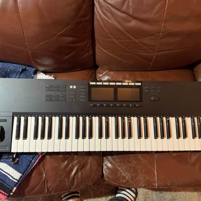 Native Instruments Komplete Kontrol S61 Mk2 2010s - Black image 1