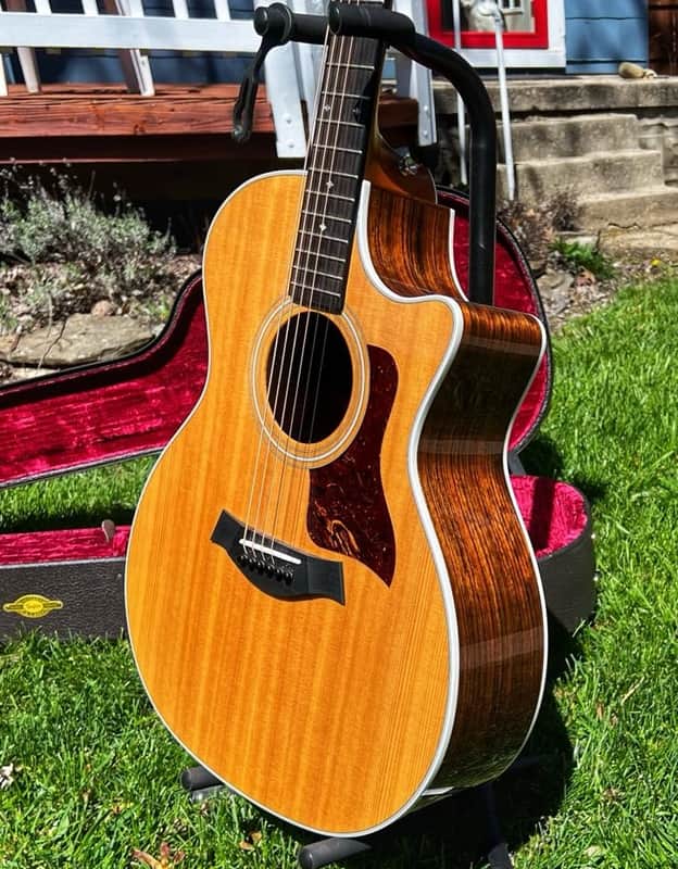 Taylor 414ce V-Class Ovangkol with Expression 2 Electronics and Taylor hardshell case 414ce - gloss image 1