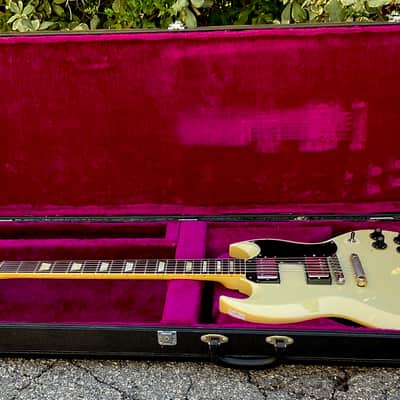 VINTAGE LATE 60'S / EARLY 70'S GIBSON SG STYLE HARD CASE IN VERY GOOD CONDITION image 2