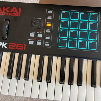 Akai MPK261 MIDI Keyboard Controller — For Parts/Repair, Screen Not Working 2010's - Black image 3