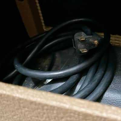 Fender '63 Vibroverb Reissue 40-Watt 2x10" Guitar Combo 1990 - 1995 - Brown Tolex image 7