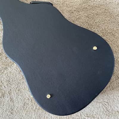 Guild 41 Inch Acoustic Guitar Hard Case, Black Velvet Interior image 2