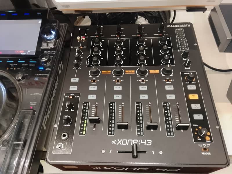 Allen & Heath XONE:43 4+1 Channel DJ Scratch Mixer - Black image 1