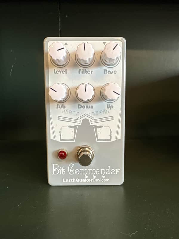 EarthQuaker Devices Bit Commander Analog Octave Synth V2