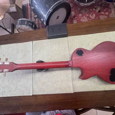 Gibson. Les Paul Studio.(2011)(Cherry Wood)(Burst-bucker Pro’s)(Pickups) image 3