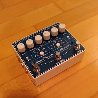 Electro-Harmonix Super Pulsar Stereo Tap Tremolo 2015 - Present - Blue image 2