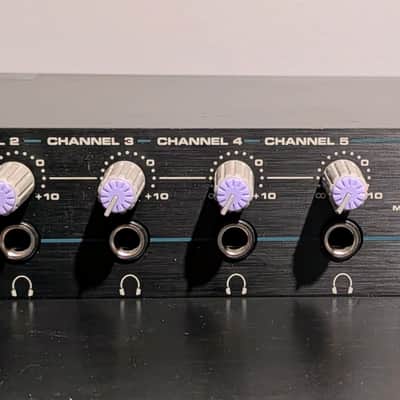 Samson Q5 Headphone Amplifier - Black image 2