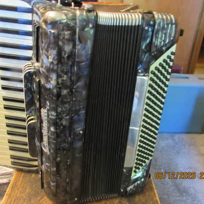 Crucianelli, accordion ,LMH,3/4 reeds,19" KB,7 treble registers,2 bass registers image 2