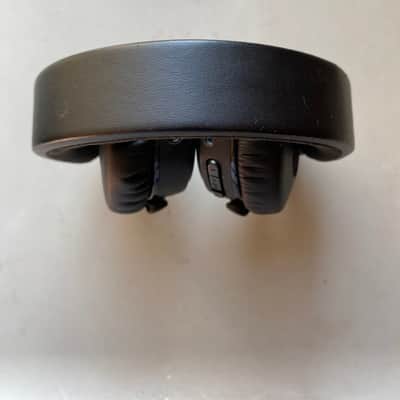 Bose Soundlink On Ear Wireless Headphones image 9