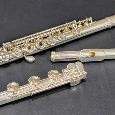 Yamaha YFL-687H Professional Flute - Reconditioned image 7