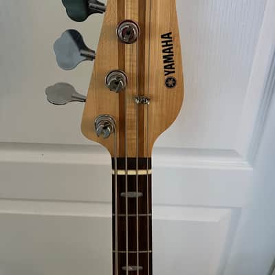 Yamaha BB424X-VW 4-String Bass with Rosewood Fretboard 2010s - Vintage White image 3