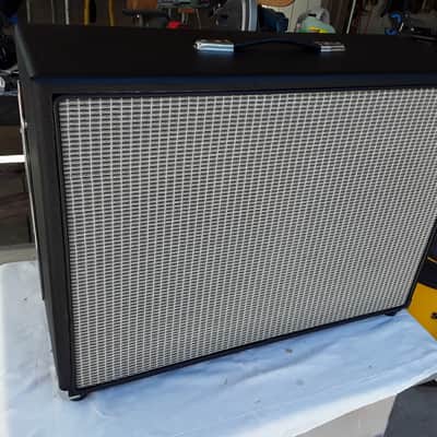 Boutique 2x12 extension cabinet image 5