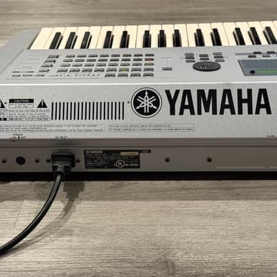 Yamaha Motif ES 6 Production Synthesizer 2000s - Gray image 5