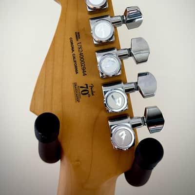 Fender American Ultra Stratocaster with Maple Fretboard 2024 - Mocha Burst image 8