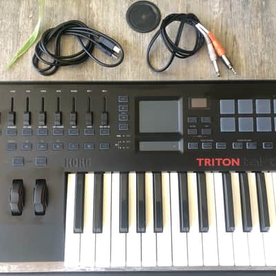 Korg TRTK25 TRITON taktile 25-Key USB Controller/Synthesizer 2014 - Present - Black image 2