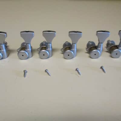 Hipshot Satin CHROME 6 In-Line GripLock Open-Gear Locking Left-Handed Tuners 2025 - Satin Chrome image 3