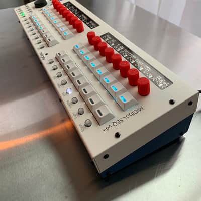 MIDIbox SEQ V4+ Midi sequencer w/OLED displays and 909 style buttons image 8