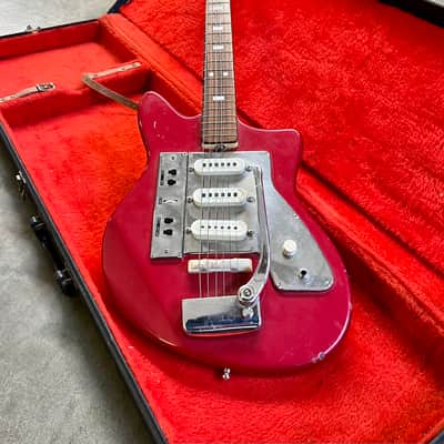 Guyatone LG-130t Wackadoodle offset bizarre guitar c 1960’s Candy Apple Red CAR GUYA Bild 3
