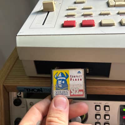 Akai MPC2000XL MIDI Production Center 2000 - 2005 - Grey image 3