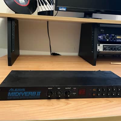 Alesis Midiverb II 16-Bit Digital Effects Processor 1990s - Black image 1