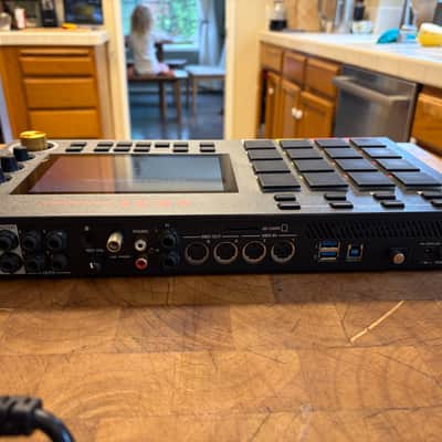 Akai MPC Live Standalone Sampler / Sequencer 2017 - 2020 - Black image 7