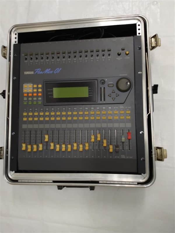 Yamaha ProMix 01 Yamaha Promix01 digital programmable mixing desk