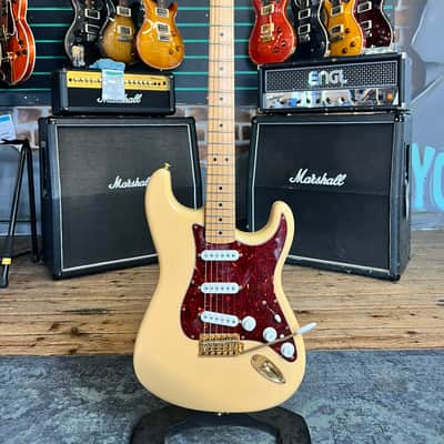 Fender Deluxe Player's Strat Honey Blonde 2007 Electric Guitar image 1