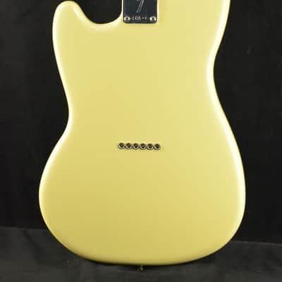Immagine Mint Fender Player II Mustang Hialeah Yellow Maple Fingerboard - 7